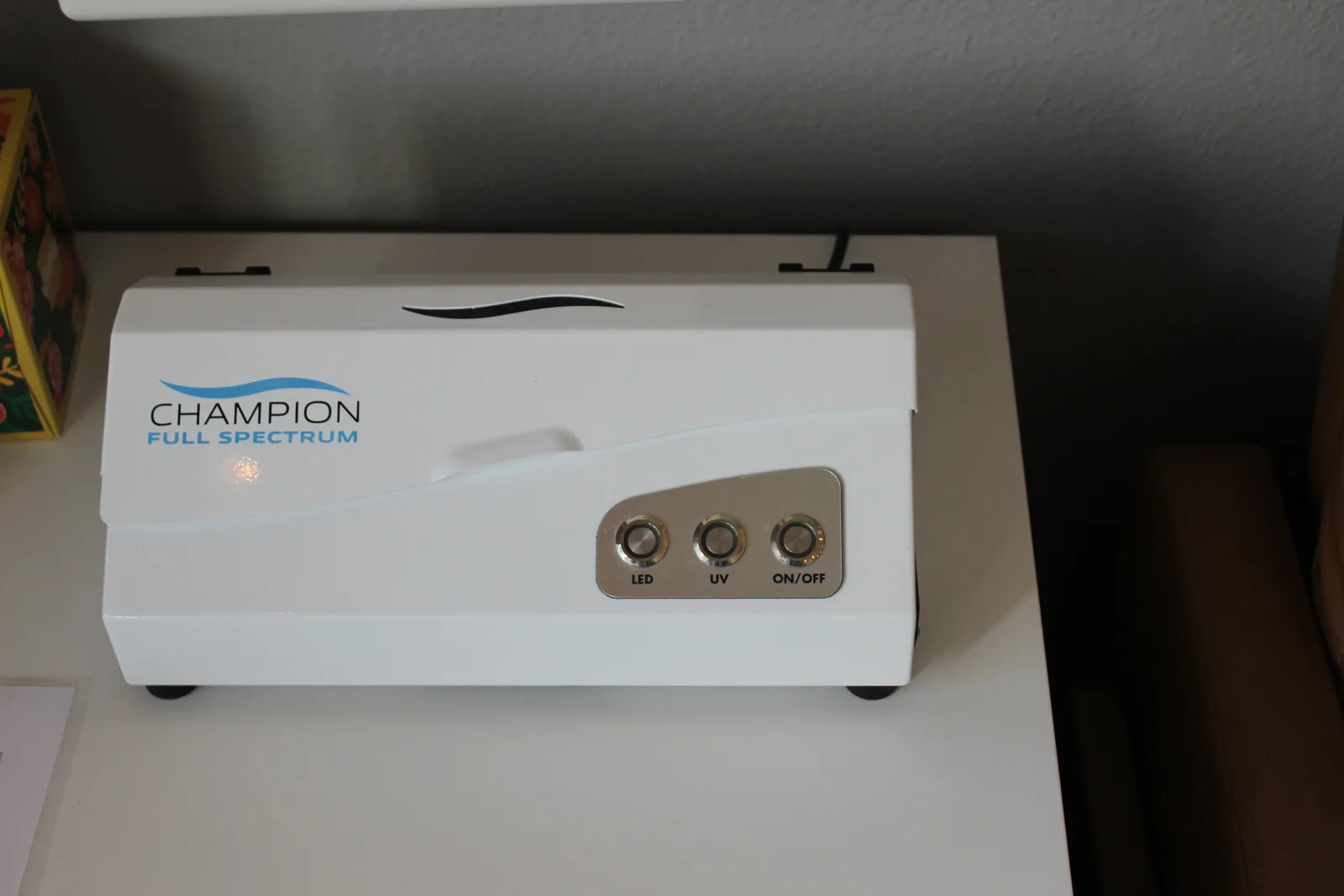 The ultraviolet light unit used during ozone therapy